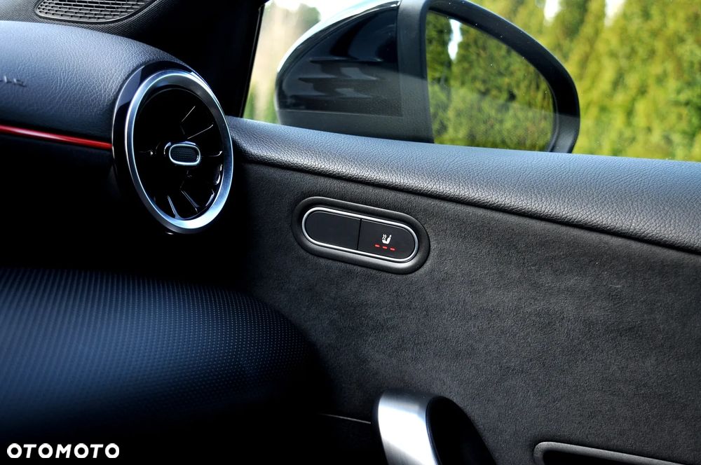 Mercedes-Benz Klasa A 180 7G-DCT Edition AMG Line - 33