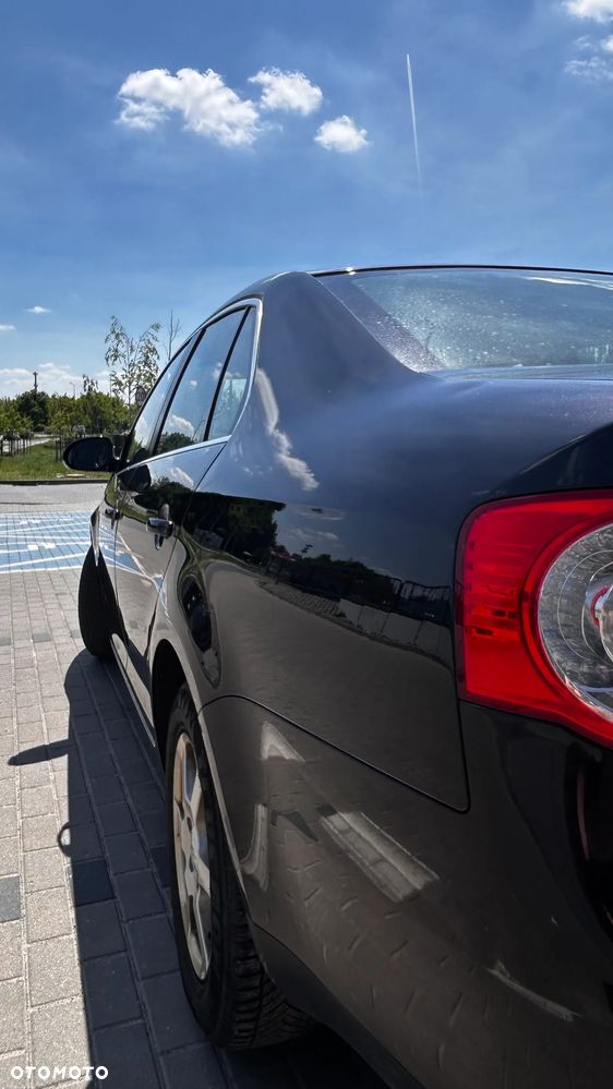 Volkswagen Jetta 1.9 TDI Comfortline - 4