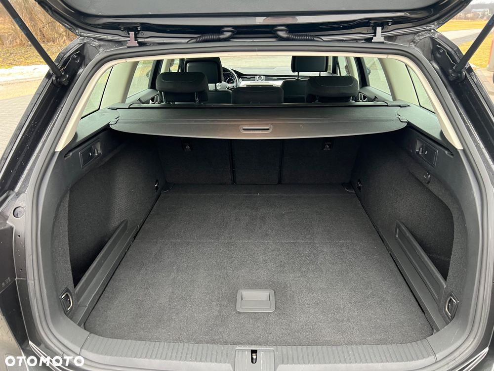 Volkswagen Passat 2.0 TDI (BlueMotion Technology) DSG Highline - 24