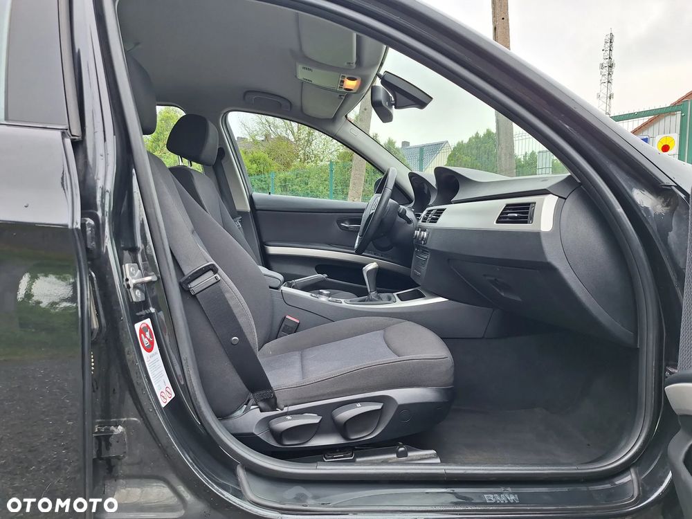 BMW Seria 3 320i - 9