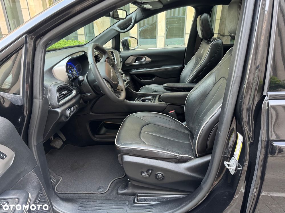 Chrysler Pacifica - 23