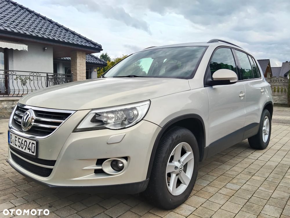 Volkswagen Tiguan - 1