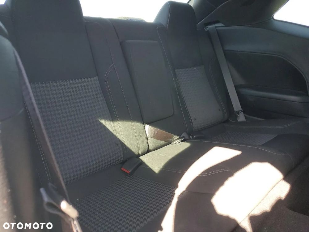 Dodge Challenger - 8