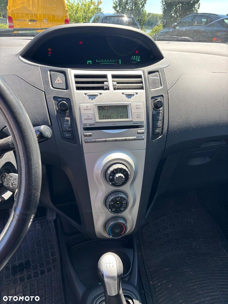 Toyota Yaris 1.3 Sol - 13