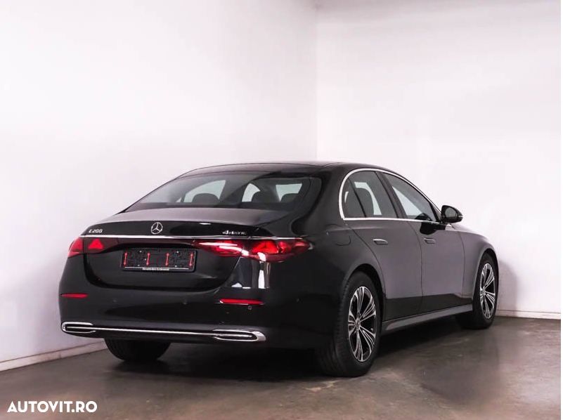 Mercedes-Benz E 200 4MATIC 9G-TRONIC - 2