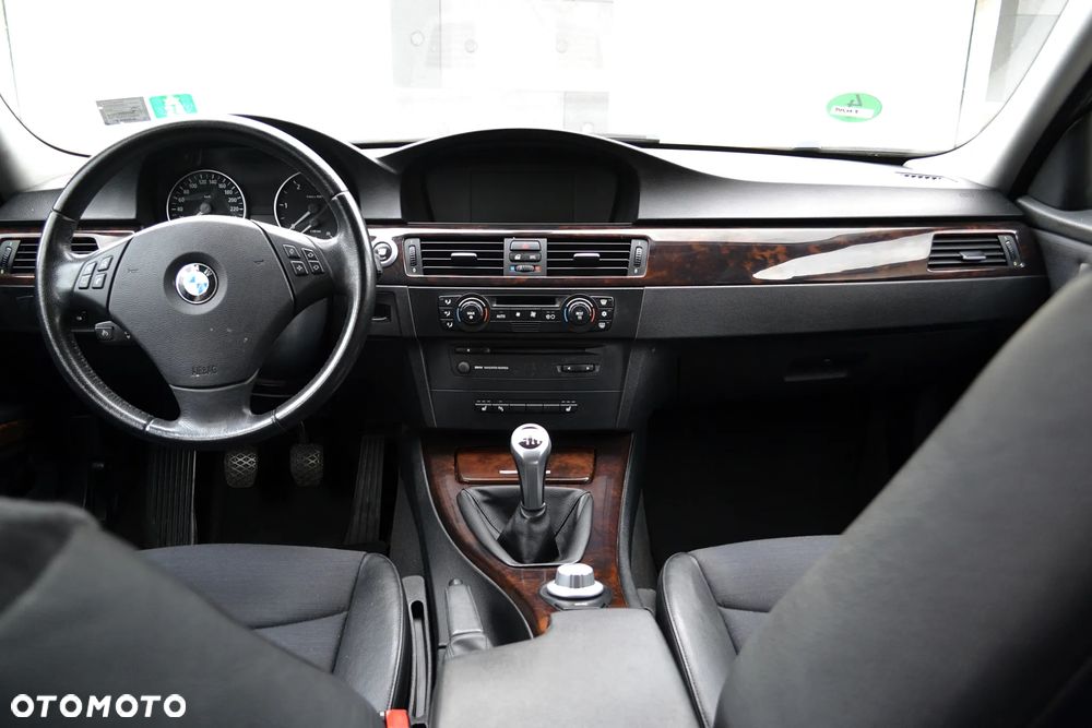 BMW Seria 3 320d - 12
