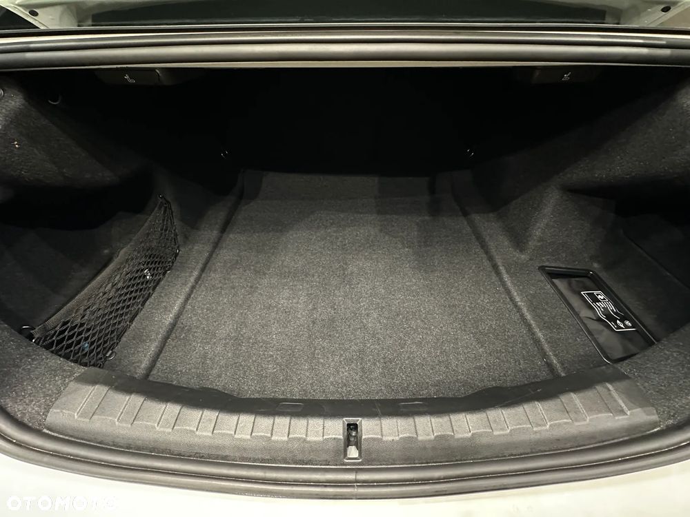 BMW Seria 3 318i - 9