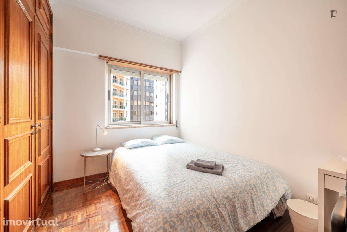 Quarto - localizado em Roma-Areeiro Lisbon - Grande imagem: 3/9