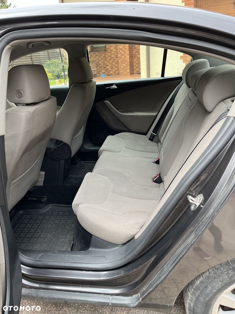 Volkswagen Passat 2.0 TDI Comfortline - 10