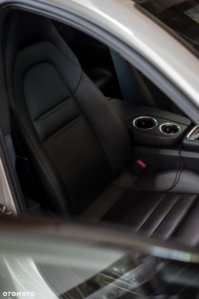 Porsche Panamera - 21