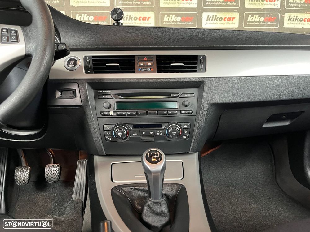 BMW 320 d EfficientDynamics - 25