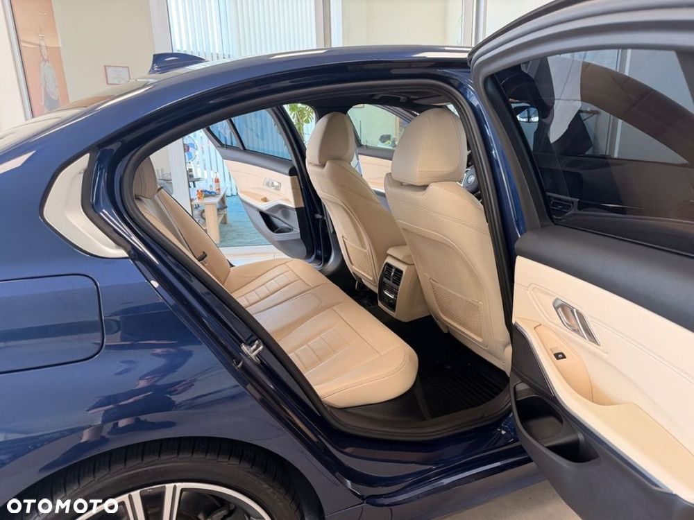 BMW Seria 3 330i M Sport - 25