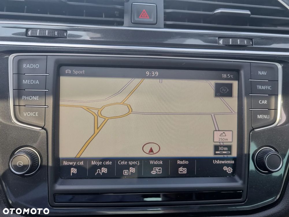Volkswagen Tiguan 2.0 TDI SCR 4MotION DSG R-Line - 27
