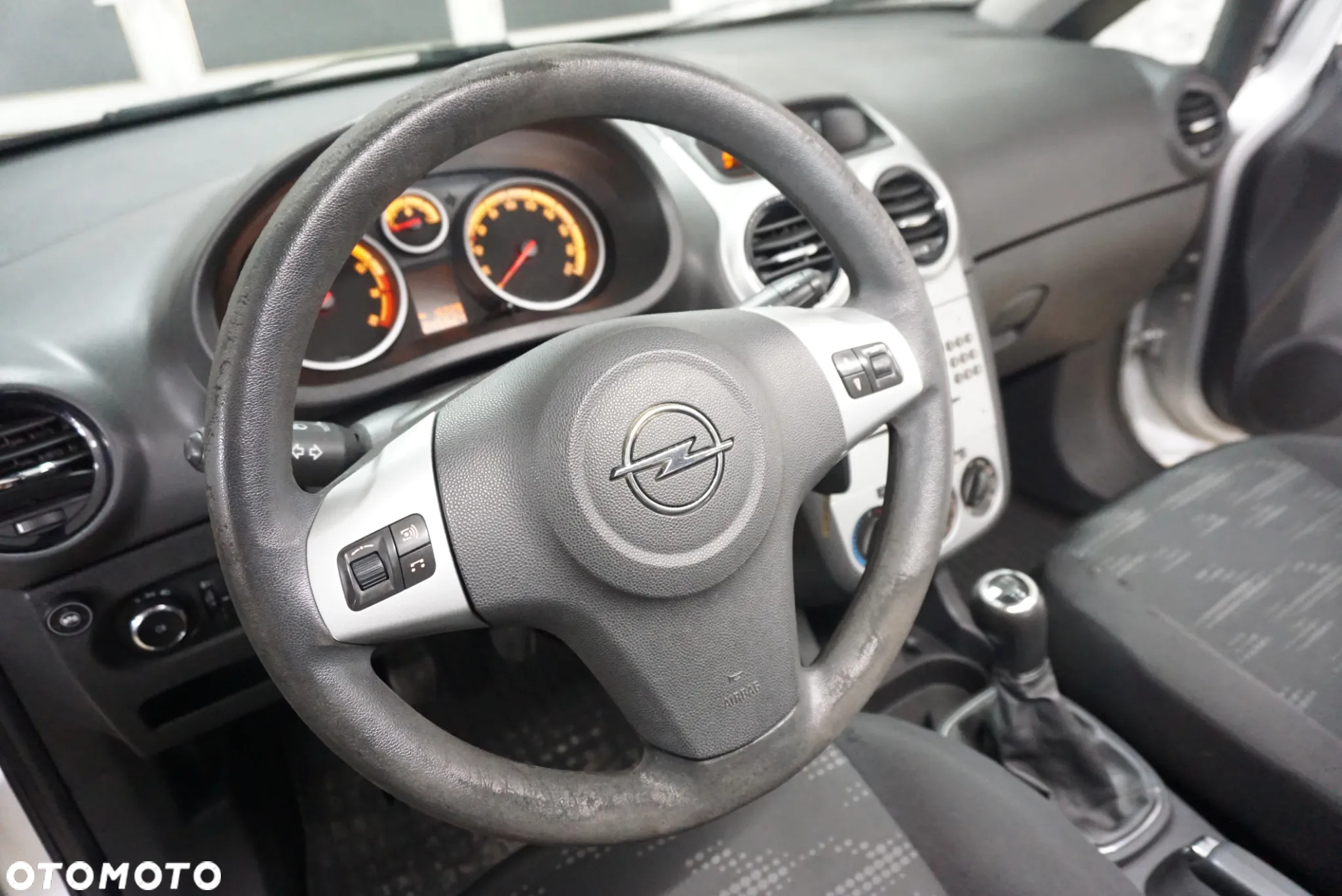Opel Corsa 1.4 16V Enjoy - 16