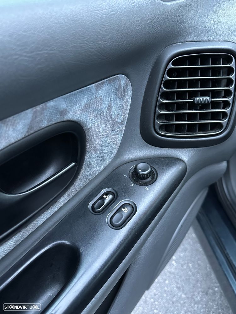 Renault Laguna 1.8 RT - 10