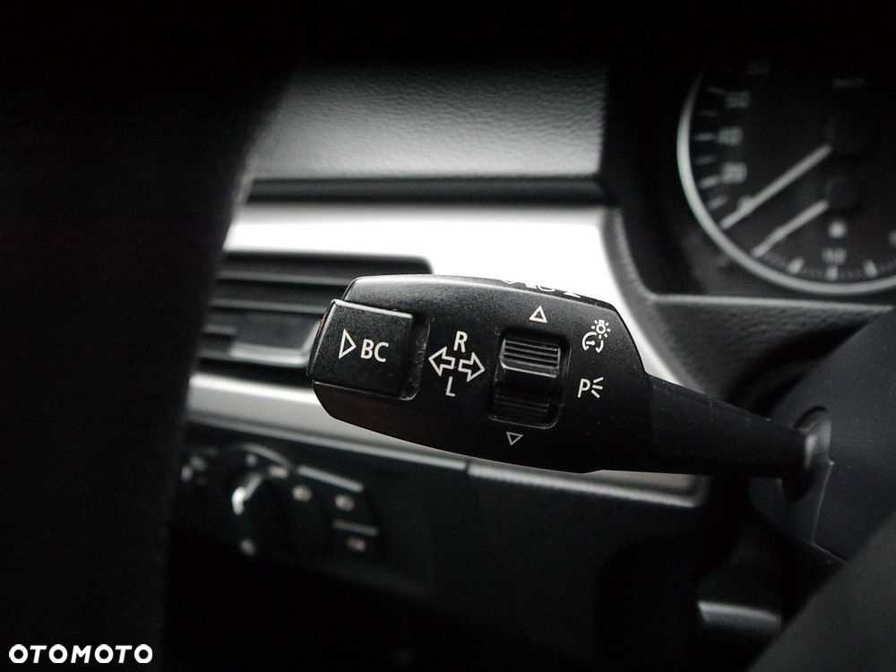 BMW Seria 3 320i - 27