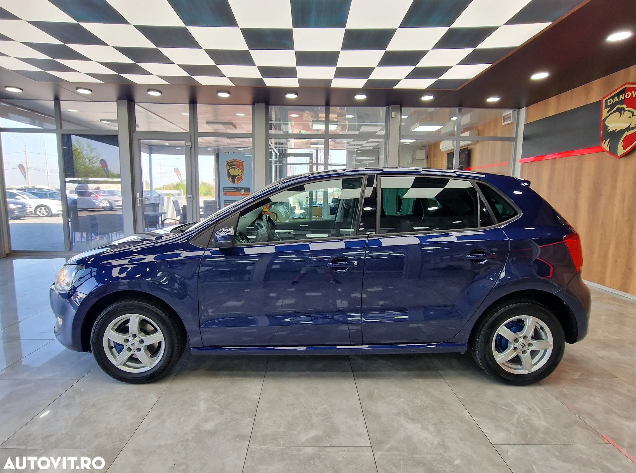 Volkswagen Polo 1.2 Attractive - 4