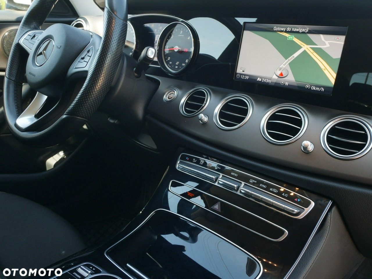 Mercedes-Benz Klasa E 220 d 9G-TRONIC - 24
