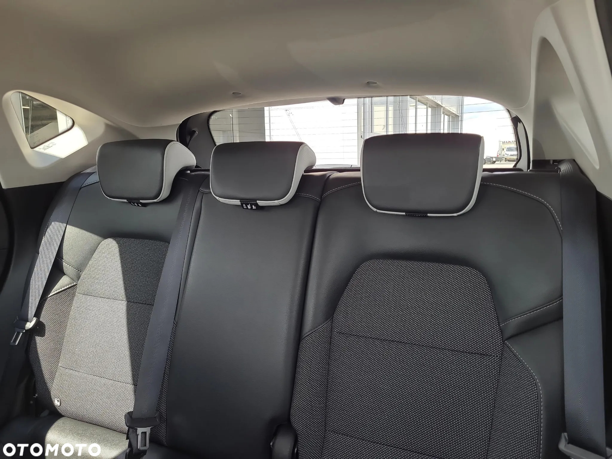 Renault Captur 1.6 E-TECH Plug-In Intens - 16