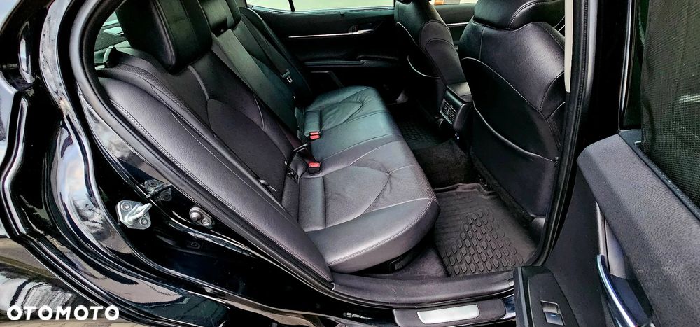 Toyota Camry 2.5 Hybrid Executive CVT - 24