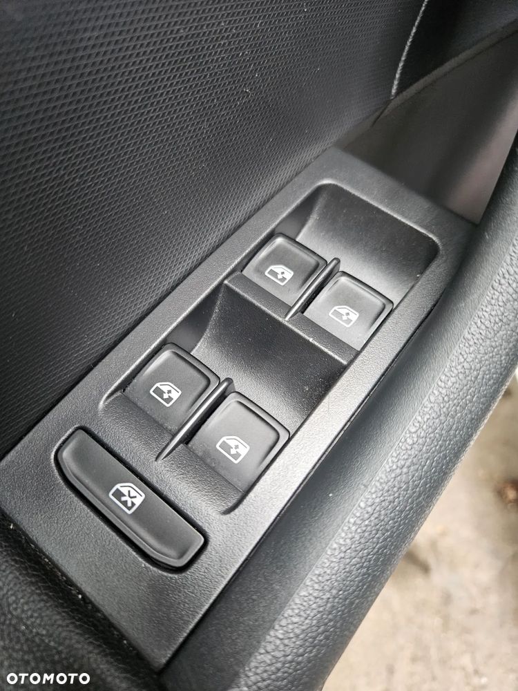 Skoda RAPID 1.2 TSI Ambition - 15