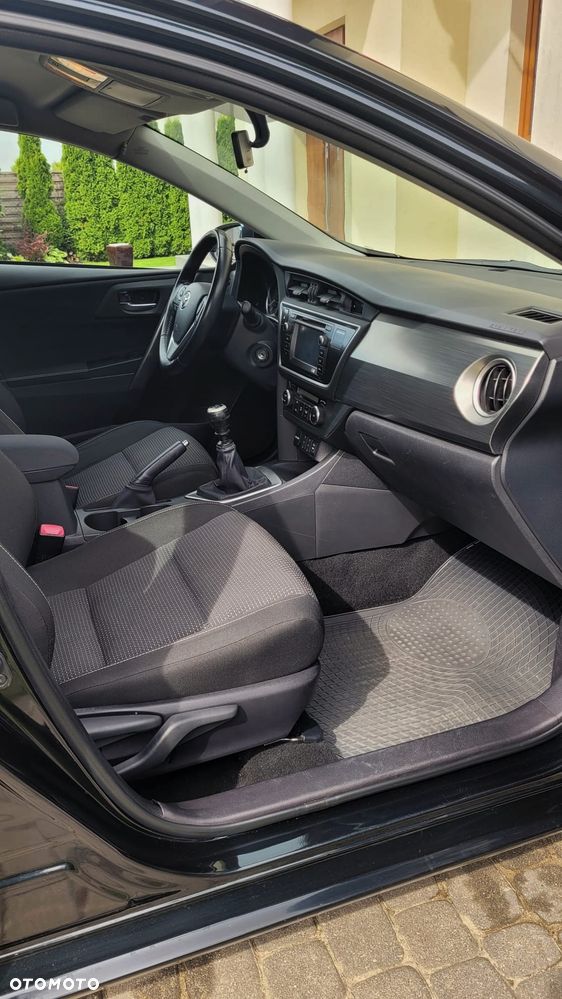 Toyota Auris 1.6 Premium - 11