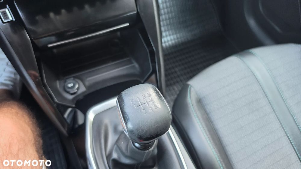 Peugeot 208 1.5 BlueHDi Signature S&S - 26