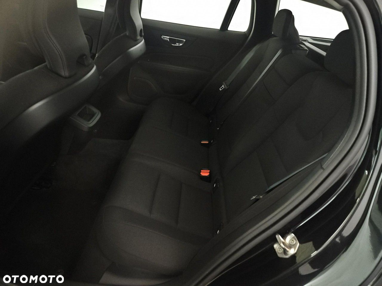 Volvo V60 B4 D Momentum - 24