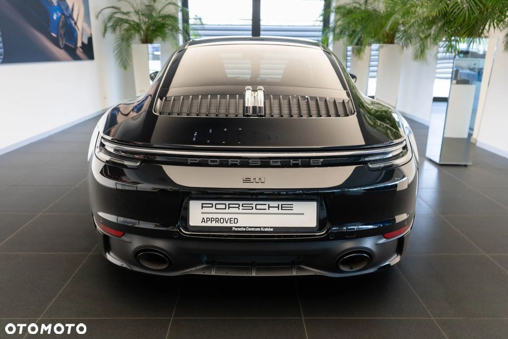 Porsche 911 Carrera 4 GTS - 7