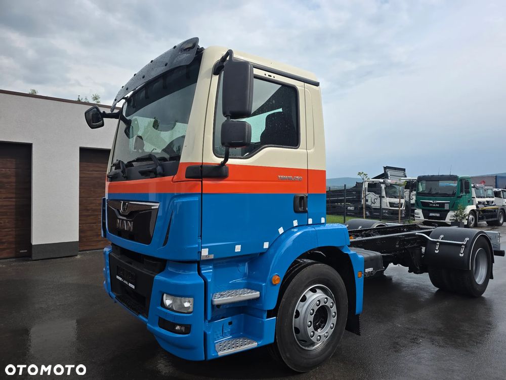 MAN TGM 18.250 / TGL / AXOR ANTOS/ hakowiec wywrotka  rama do zabudowy asenizacyjny - 1