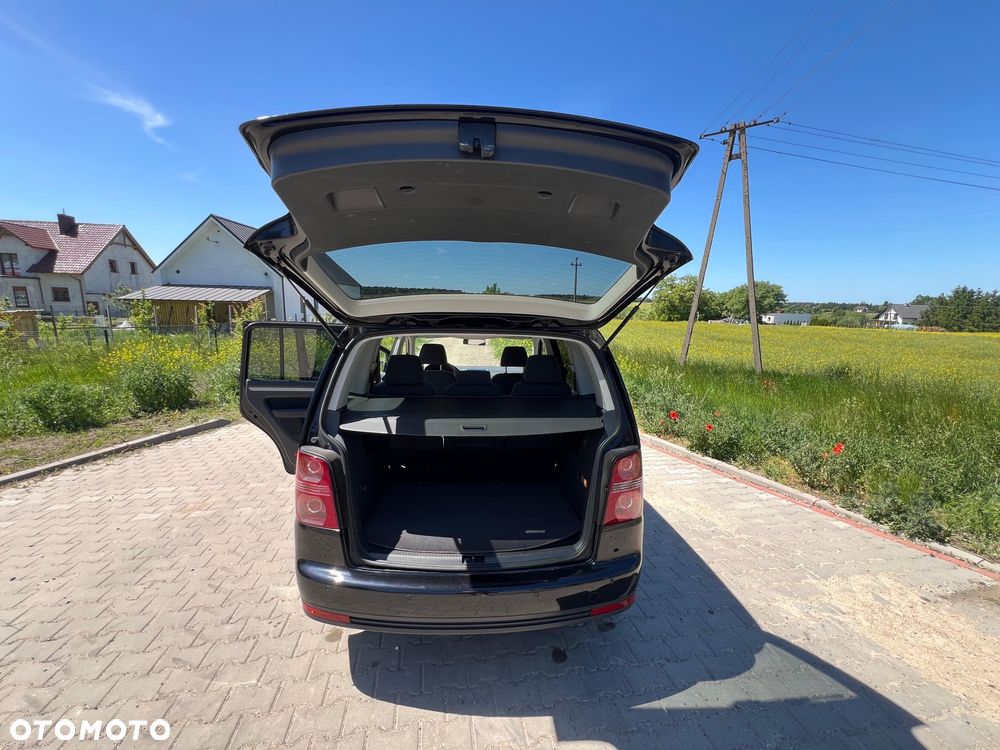 Volkswagen Touran - 14