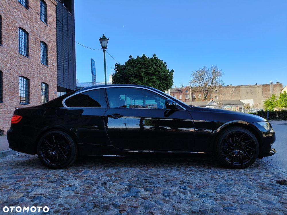 BMW Seria 3 325i - 4