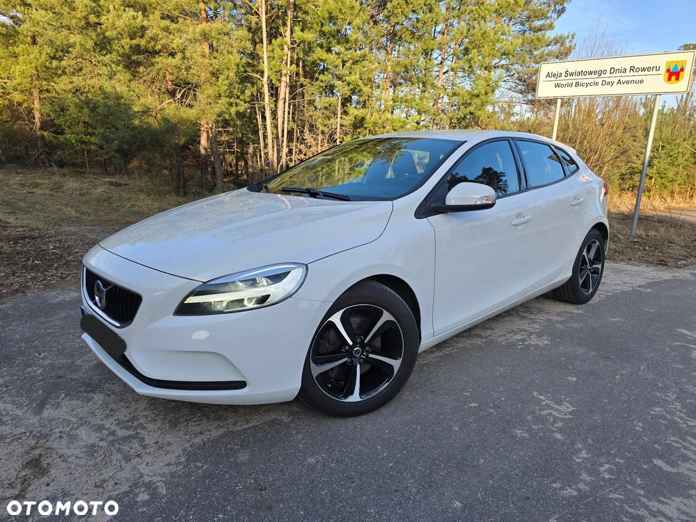 Volvo V40 T2 Momentum - 1