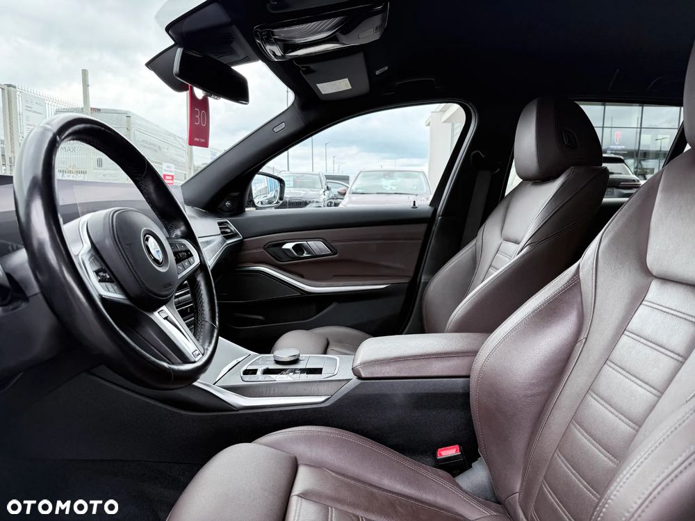 BMW Seria 3 330d xDrive M Sport - 33