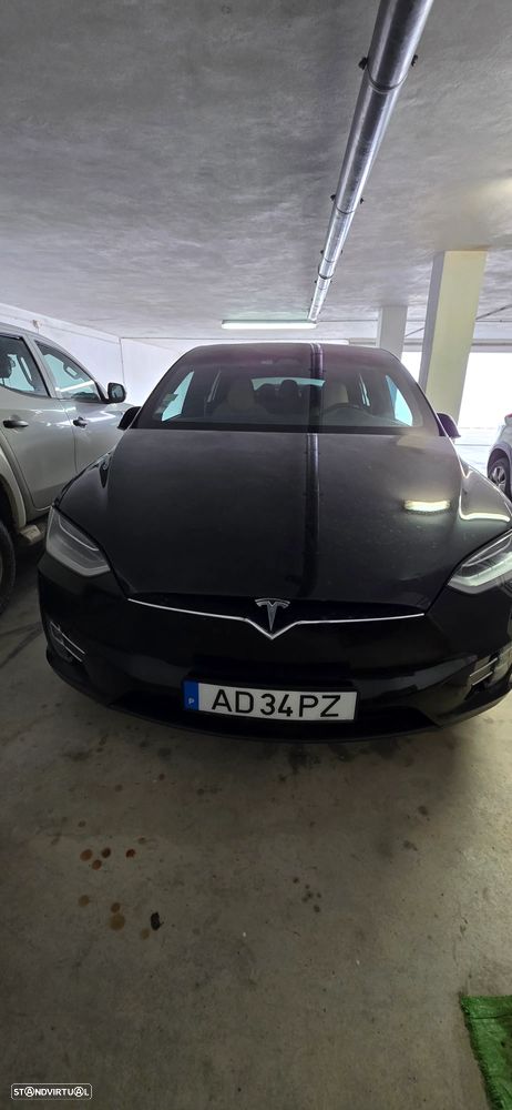 Tesla Model X - 3