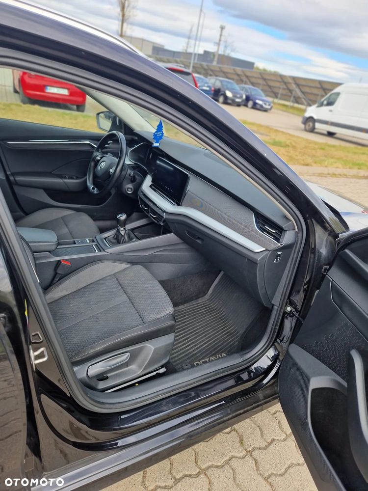 Skoda Octavia 1.5 TSI ACT Active - 8