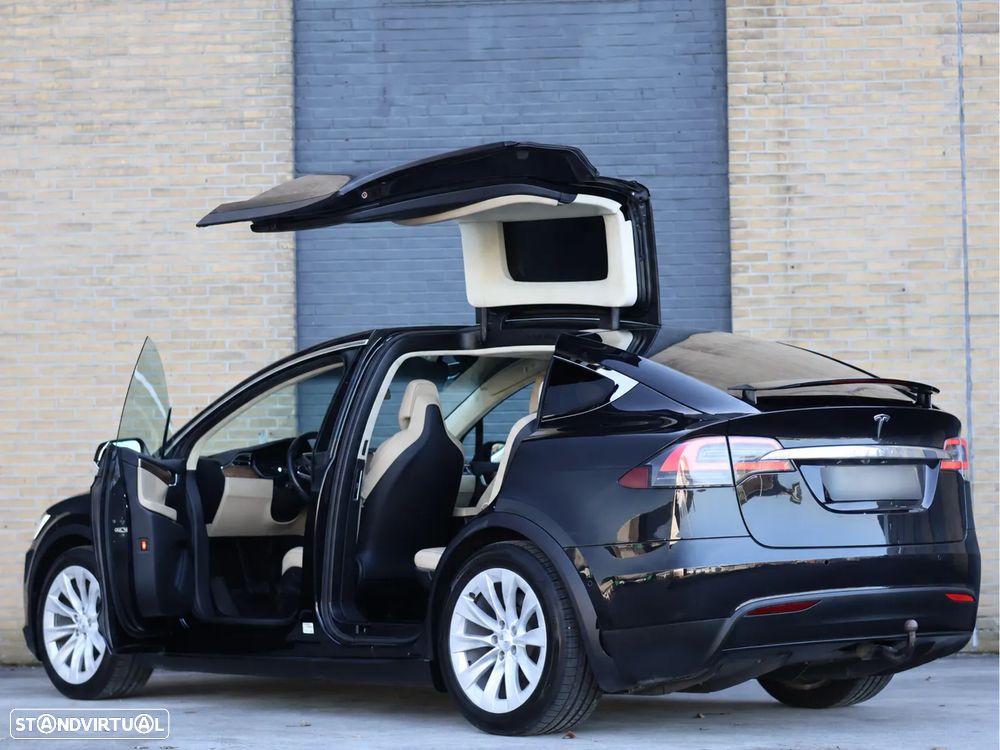 Tesla Model X 90D - 4