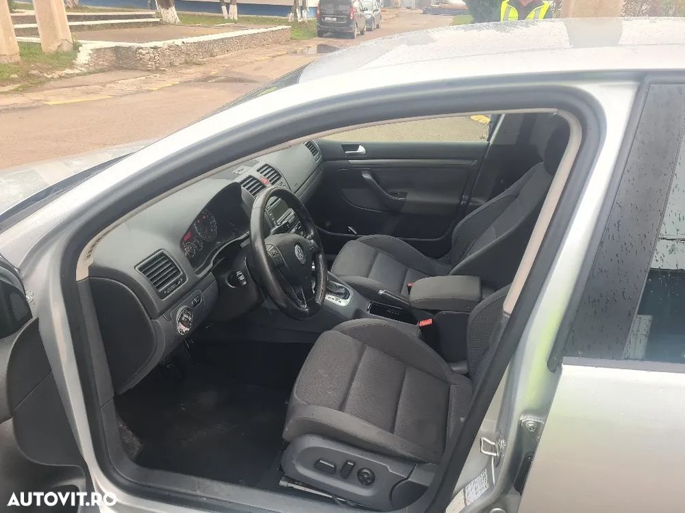 Volkswagen Golf 2.0 TDI Comfortline DSG - 9