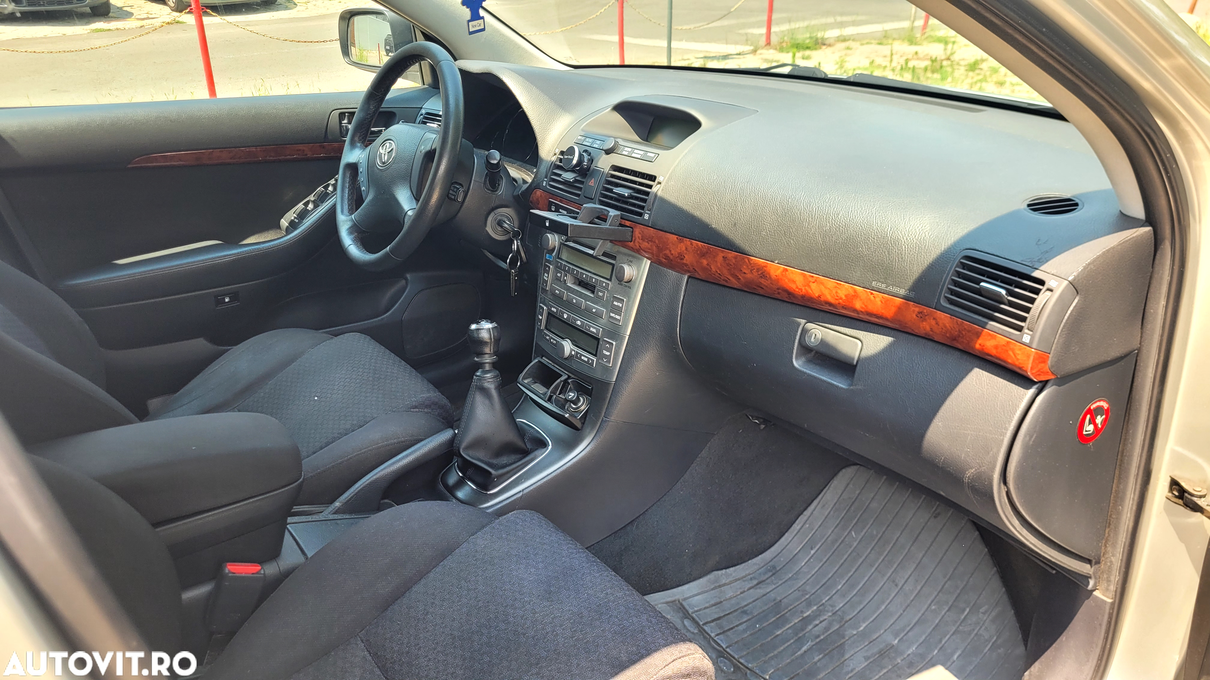 Toyota Avensis 2.2 D-4D Sedan Sol - 10