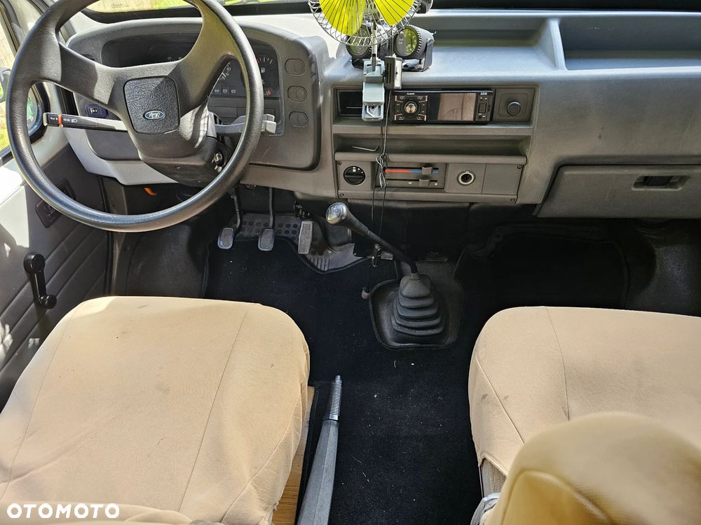 Ford Kamper - 5