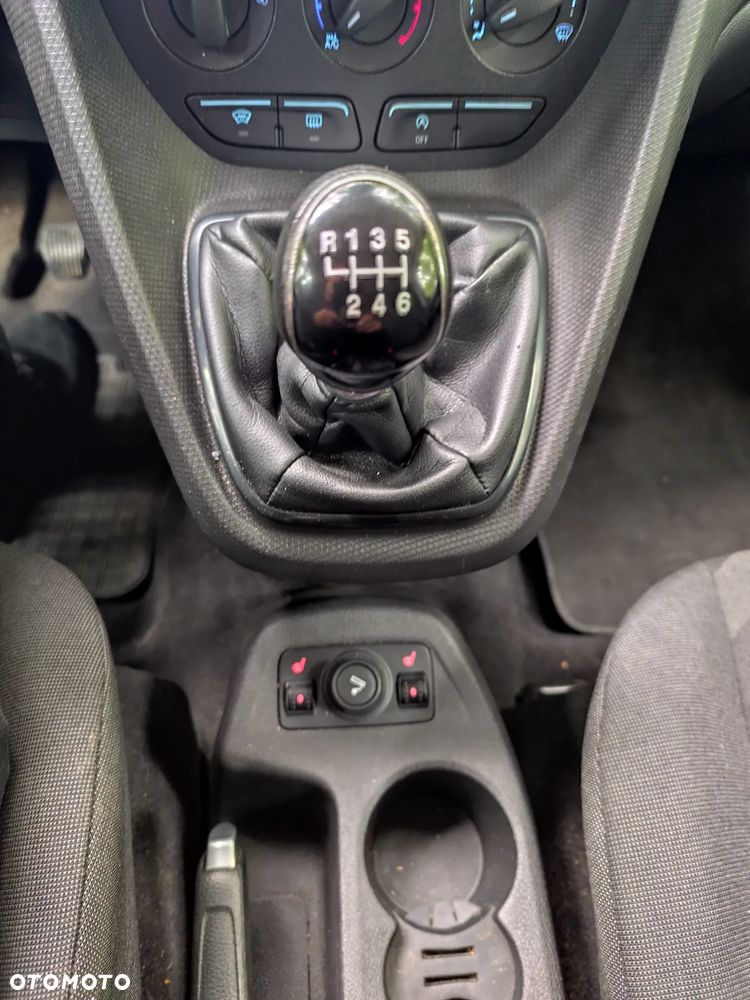 Ford Tourneo Connect Grand - 20