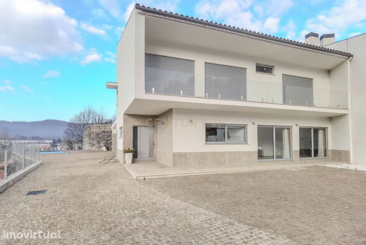 Moradia T4 com Piscina - Arouca - Grande imagem: 2/40