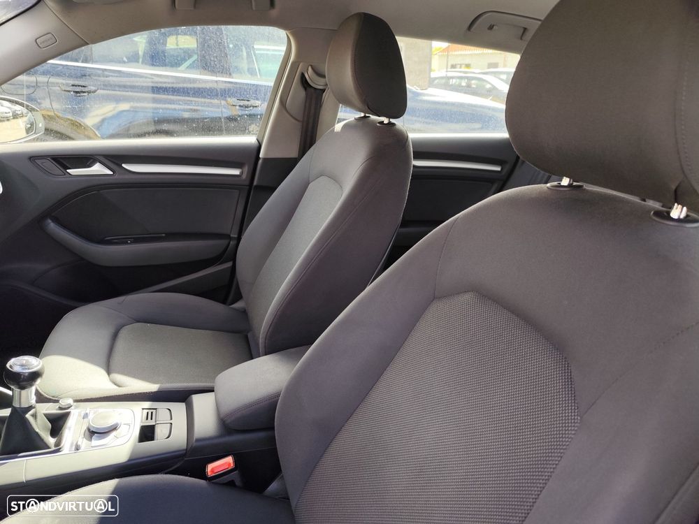 Audi A3 Sportback 30 TDI Design - 24