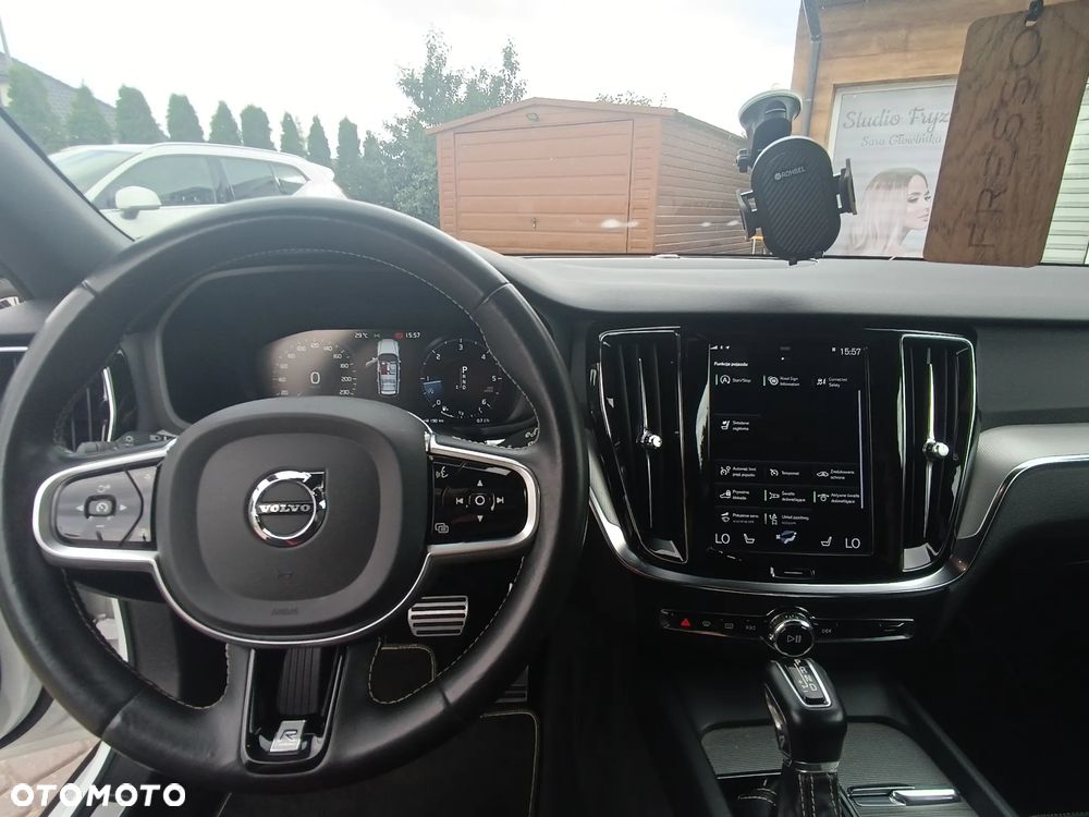 Volvo V60 D4 Geartronic R-Design - 27