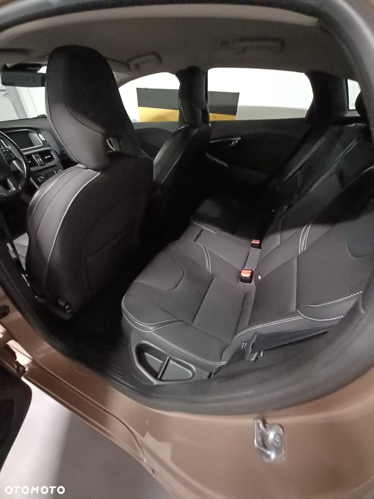 Volvo V40 T4 Base - 6