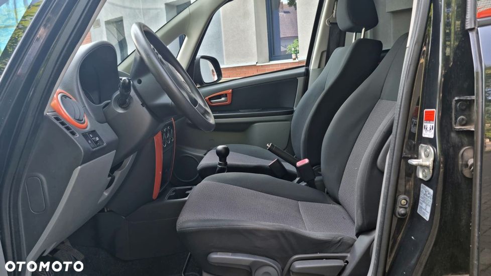 Suzuki SX4 1.6 GS / Premium - 12