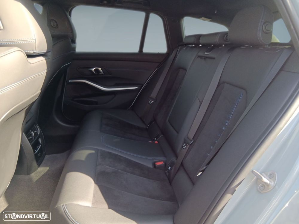 BMW 320 d Touring Pack Desportivo M Auto - 14