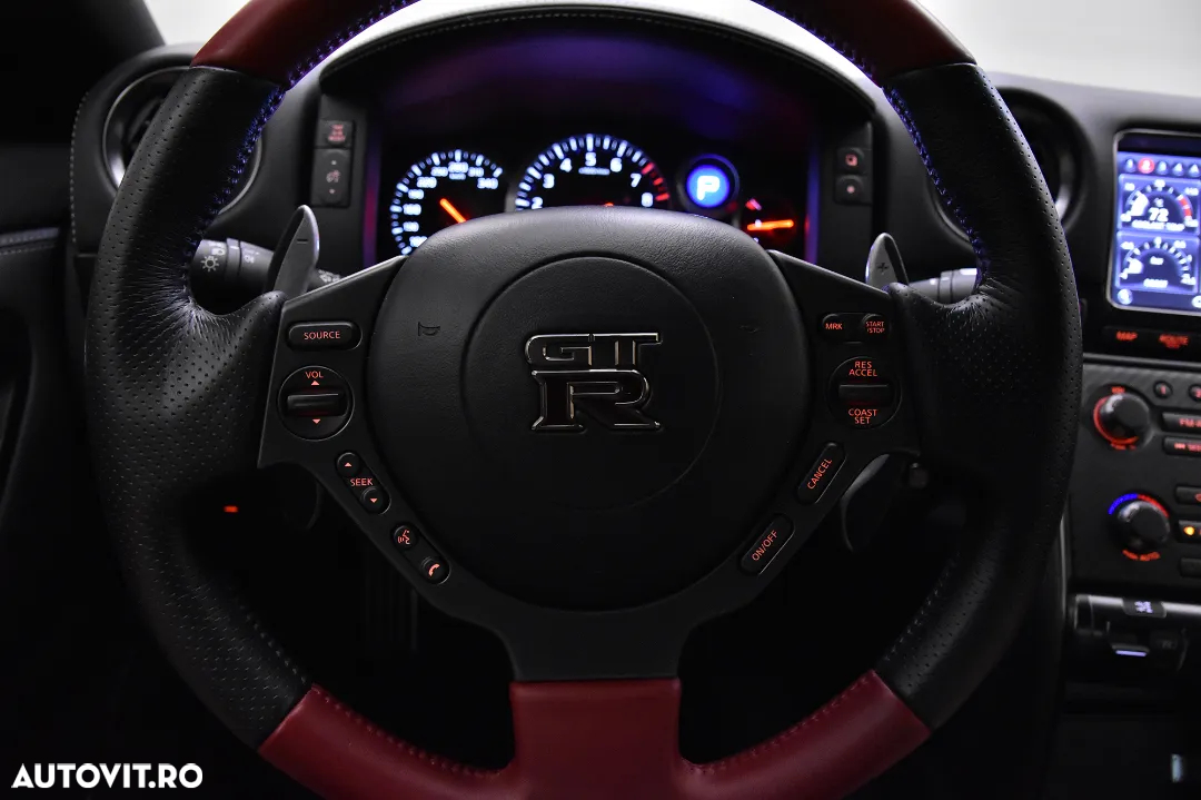Nissan GT-R - 14