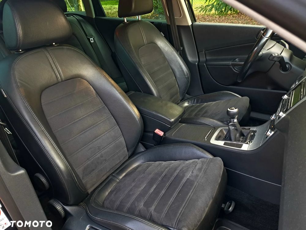 Volkswagen Passat Variant 2.0 TDI DPF Highline - 26