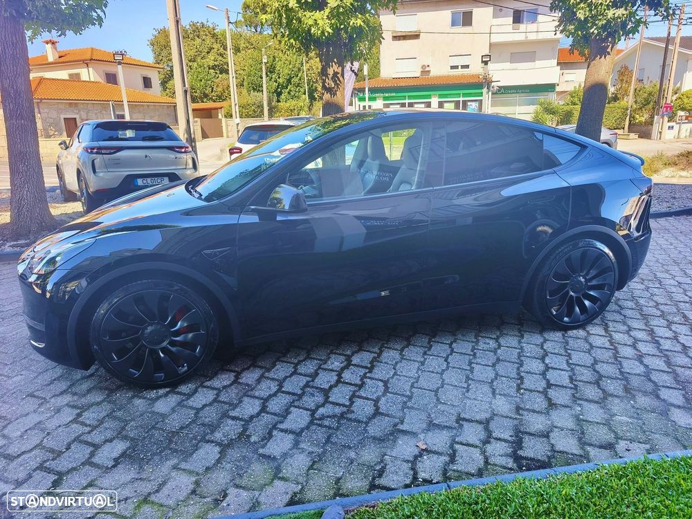 Tesla Model Y Performance Dual Motor AWD - 4